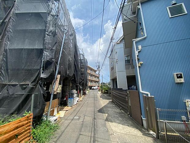周辺環境や街並みなど、図面だけでは分からない現地の雰囲気もぜひご確認くださいませ。(2026年7月撮影)