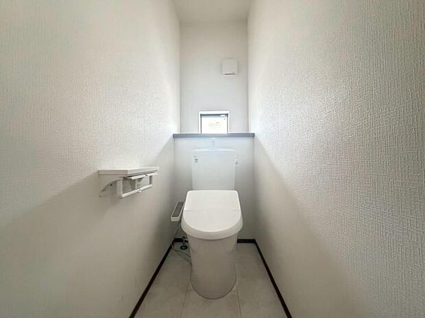 2階にもトイレを設置。朝の身支度をする際の混雑緩和などに有効にお使いいただけます。(2026年7月撮影)