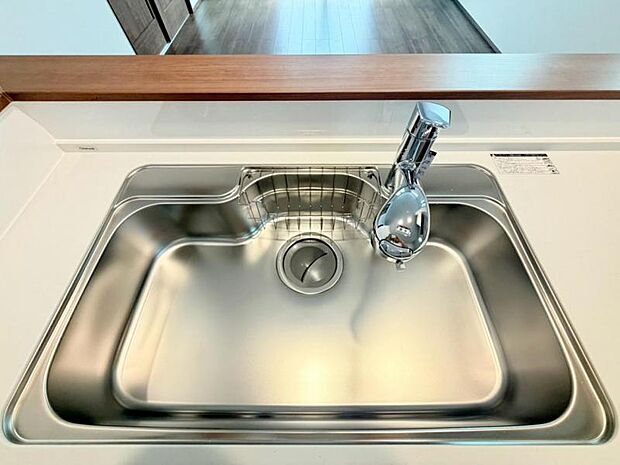 キッチンの水栓には、浄水器を標準装備。水道水をそのまま飲むことができ、お米などをおいしく炊くことも可能です。