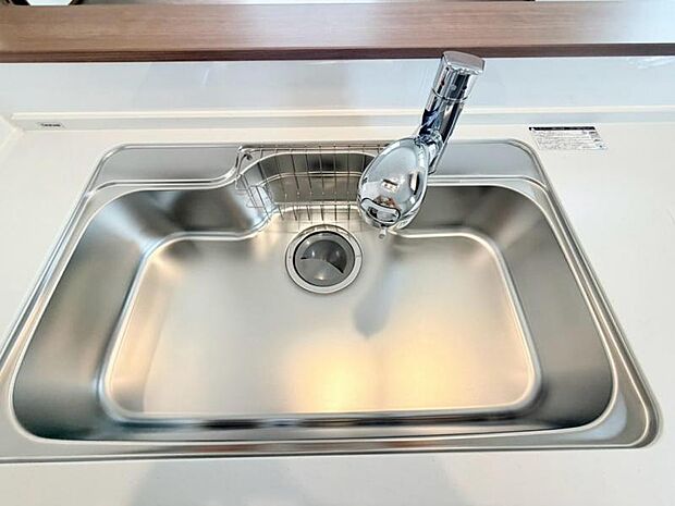 キッチンの水栓には、浄水器を標準装備。水道水をそのまま飲むことができ、お米などをおいしく炊くことも可能です。
