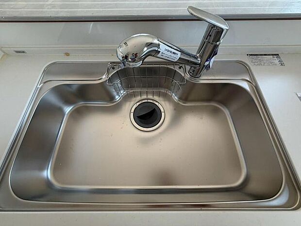 キッチンの水栓には、浄水器を標準装備。水道水をそのまま飲むことができ、お米などをおいしく炊くことも可能です。