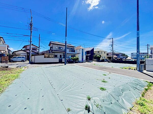 完成前の状態をご覧頂くことで、隣接した環境をしっかりとご確認頂けます。（2026年8月撮影）