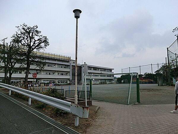 横浜市立六つ川西小学校　900ｍ