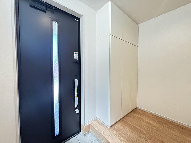 お住まいの顔となる玄関。安らぎに満ちた生活空間を予感させてくれます。