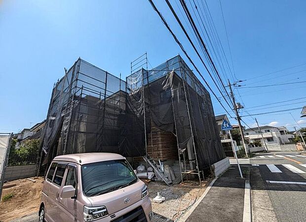 完成前の状態をご覧頂くことで、隣接した環境をしっかりとご確認頂けます。(2026年8月撮影)
