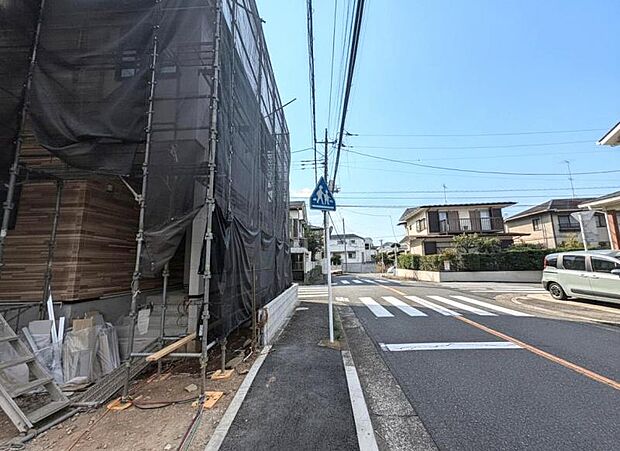 陽光と風がもたらす心地よい時間、照らし出される表情豊かなこの場所。(2026年8月撮影)