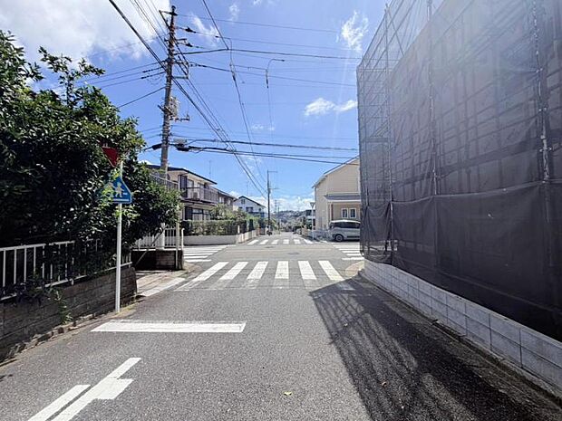 周辺環境や街並みなど、図面だけでは分からない現地の雰囲気もぜひご確認くださいませ。(2026年8月撮影)