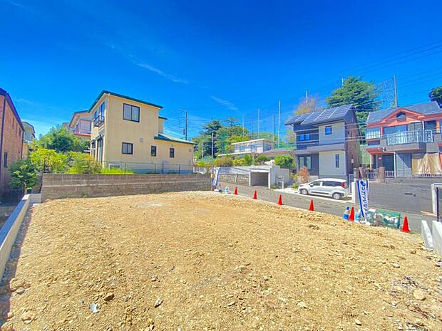 陽光と風がもたらす心地よい時間、照らし出される表情豊かなこの場所。(2026年8月撮影)