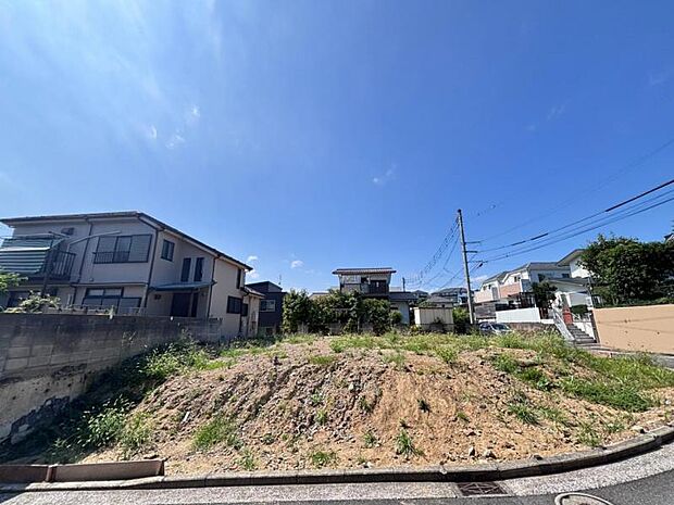 陽光と風がもたらす心地よい時間、照らし出される表情豊かなこの場所。(2026年8月撮影)