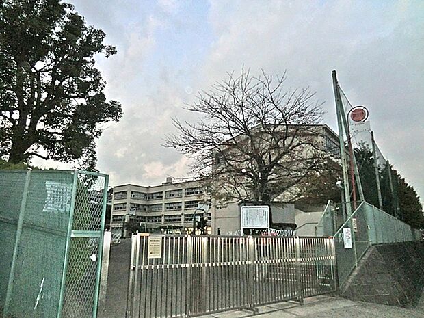 横浜市立日野小学校 770m