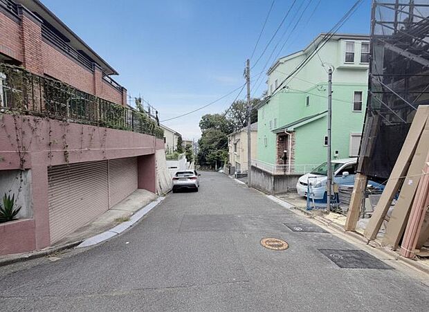 周辺環境や街並みなど、図面だけでは分からない現地の雰囲気もぜひご確認くださいませ。（2026年8月撮影）