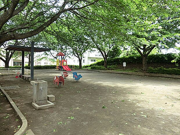 二俣川二丁目第二公園 160m