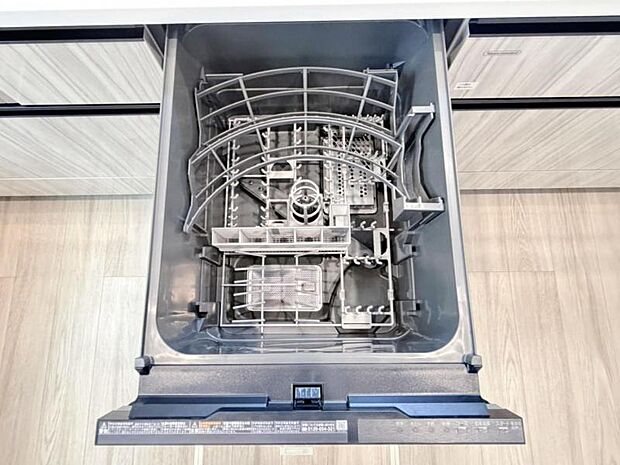食器の後片付けに便利な食器洗浄乾燥機を標準装備。ビルトインタイプなので見た目もスッキリ、特に共働き世帯のご家族には必須品です。