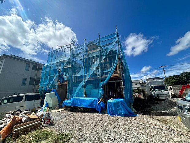 完成前の状態をご覧頂くことで、隣接した環境をしっかりとご確認頂けます。（2026年9月撮影）