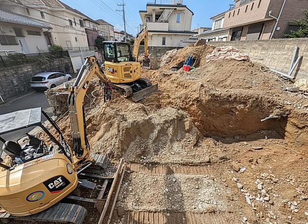 まだ更地ですが、現地で広さのご体感ができます。図面と合わせてご説明しますので、お気軽にお問い合わせください。(2026年8月撮影)