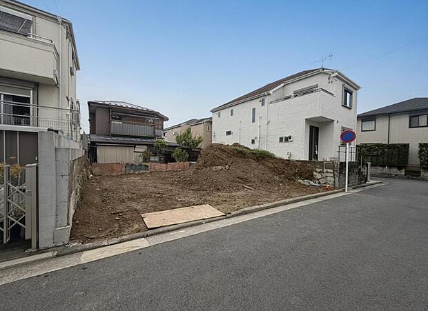 「弘明寺」駅から徒歩17分の立地になります。（2026年9月撮影）