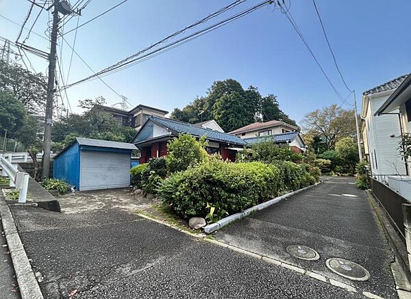 現地の状態をご覧いただくことで、隣接した環境をしっかりとご確認いただけます。（2026年9月撮影）
