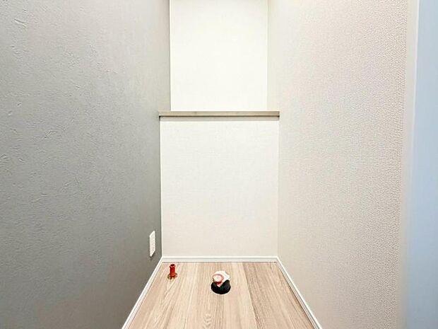 清潔感溢れるトイレ。落ち着いた空間で安らぎのひとときをお過ごしいただけます。