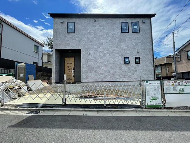 【凛】とした落ち着いたたたずまいのあなただけのお住まい。お友達などが遊びに来た時も自慢をしたくなる邸宅を創り出す外観デザインです。