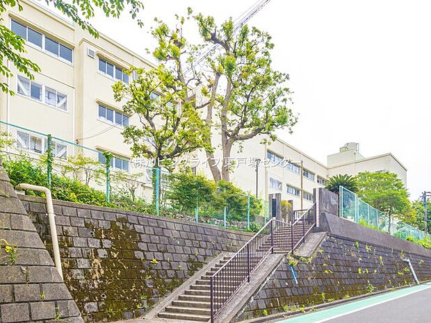 横浜市立西富岡小学校　1210ｍ