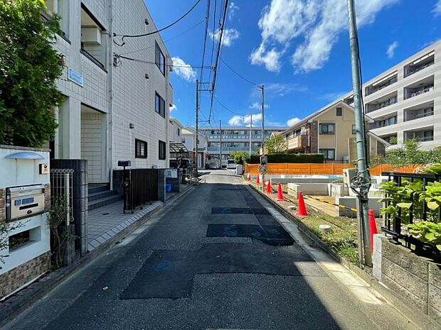 車通りが少なく、静かで安心して暮らせる環境です。(2026年9月撮影)