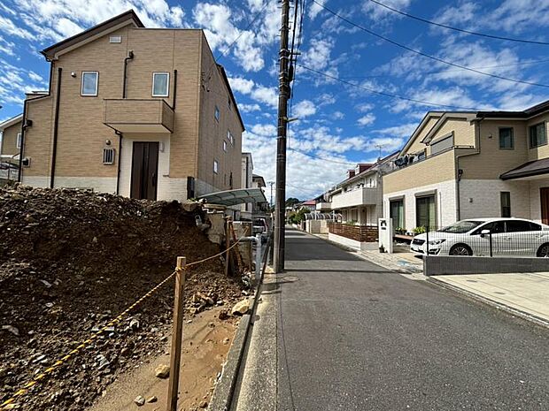 周辺環境や街並みなど、図面だけでは分からない現地の雰囲気もぜひご確認くださいませ。（2026年9月撮影）