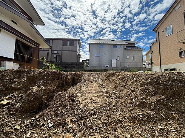 陽光と風がもたらす心地よい時間、照らし出される表情豊かなこの場所。（2026年9月撮影）