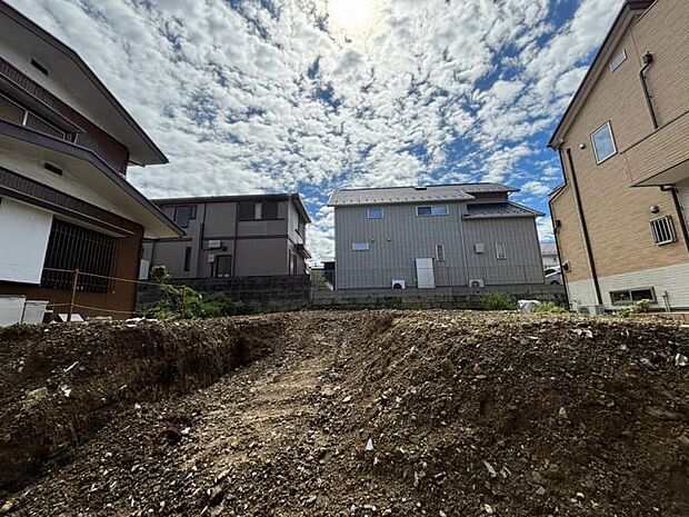 実際の日当たりや現地の雰囲気もご確認くださいませ。（2026年9月撮影）