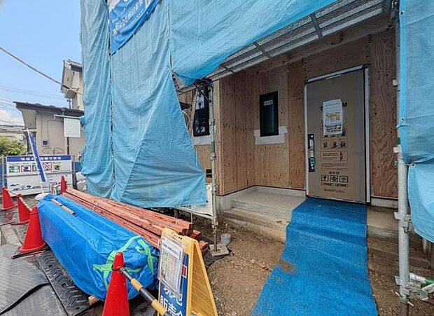玄関につながる駐車スペースなので、重い荷物の出し入れの負担を最小限に抑えられます。(2026年9月撮影)
