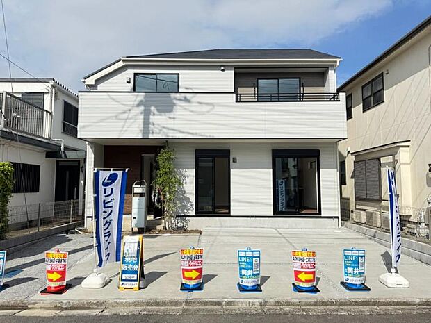 素材の持つ独特な存在感により「永く住み続ける住まい」にふさわしい住宅が完成しました。(2026年9月撮影)