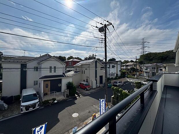 ほっと一息つきたい時に望むこの眺望。リラックスできる空間になりますね。(2026年9月撮影)