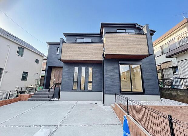 素材の持つ独特な存在感により「永く住み続ける住まい」にふさわしい住宅が完成しました。