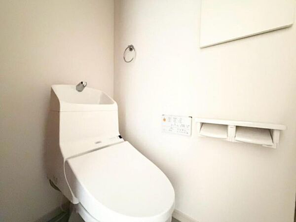 毎日使う場所だからこそ、使い勝手を考慮しました。白を基調に、飽きのこない空間は質感豊かな仕上がりとなっております。(2026年9月撮影)