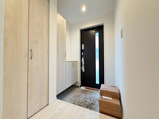 お住まいの顔となる玄関。安らぎに満ちた生活空間を予感させてくれます。