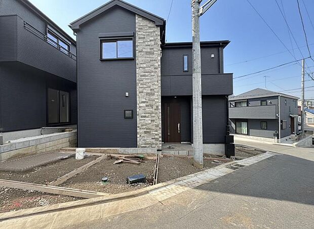 素材の持つ独特な存在感により「永く住み続ける住まい」にふさわしい住宅が完成しました。