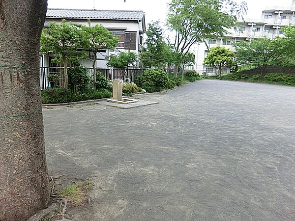 中里二丁目公園　270m