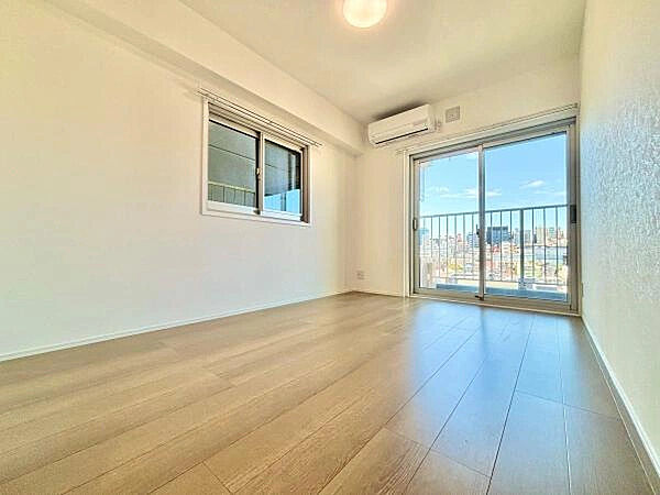 一日の疲れをいやしてくれる主寝室。時を忘れて過ごす場所として過ごせるお部屋です。