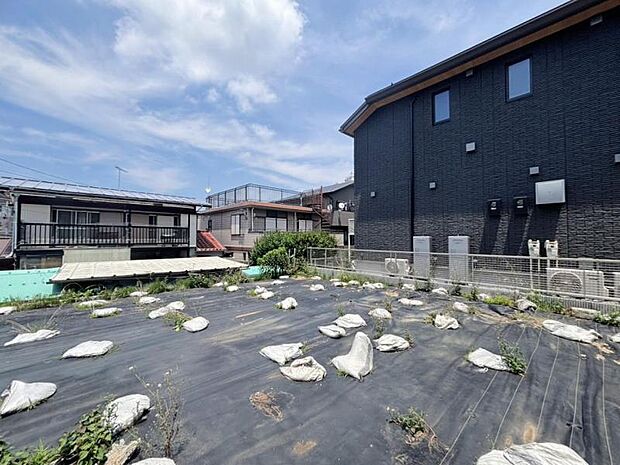 陽光と風がもたらす心地よい時間、照らし出される表情豊かなこの場所。(2026年6月撮影)
