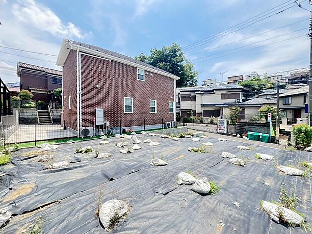 完成前の状態をご覧頂くことで、隣接した環境をしっかりとご確認頂けます。(2026年6月撮影)