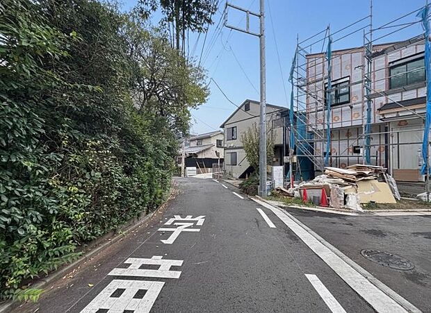 周辺環境や街並みなど、図面だけでは分からない現地の雰囲気もぜひご確認くださいませ。（2026年10月撮影）