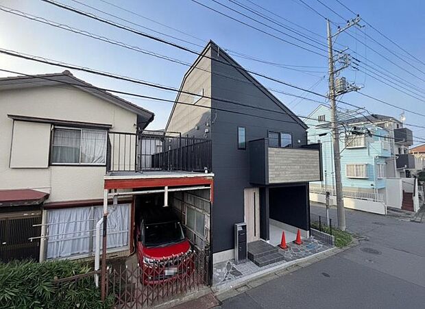 玄関につながる駐車スペースなので、重い荷物の出し入れの負担を最小限に抑えられます。