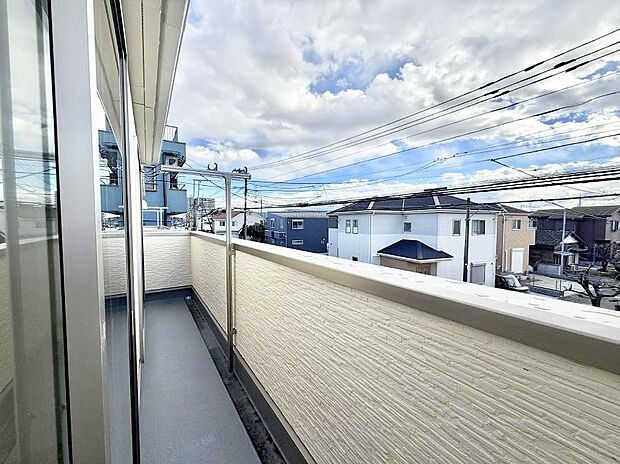 ■ 心地よい風と光を感じる、くつろぎのバルコニー