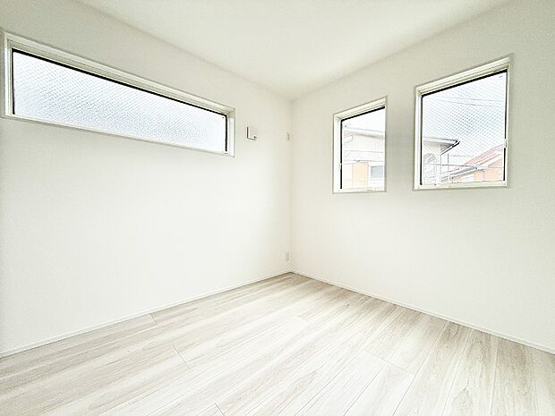 ■シンプルな空間で、収納付きベッドやデスクなど、多機能な家具を活用しやすいです