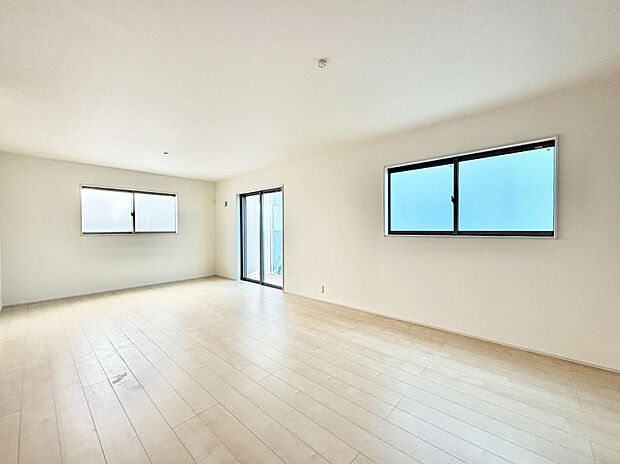 ■陽ざしが射し込む明るいLDKは家族でのんびり寛げます  