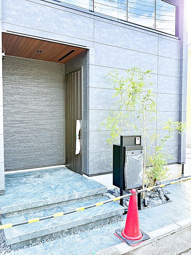 ■ 心地よい暮らしへとつながる、温かい玄関