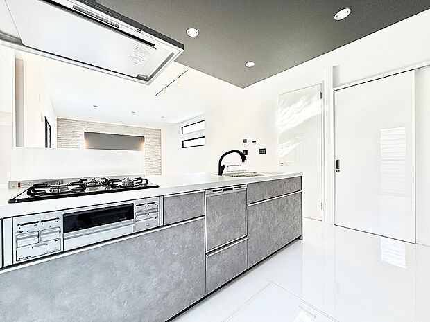 ■シンプルで機能的、毎日使いやすいキッチン