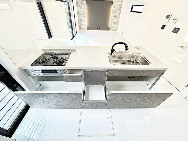 収納力豊富なシステムキッチンです！