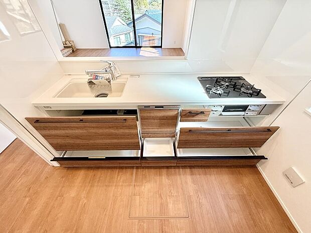 ■収納力豊富なシステムキッチンです！  