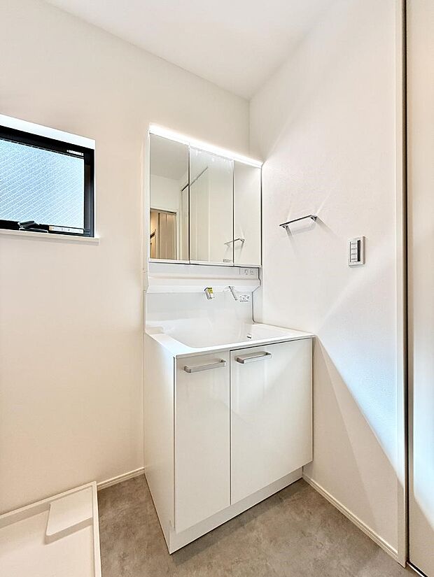 ■明るい洗面所は毎朝の歯磨きも楽しくできちゃいそうです♪