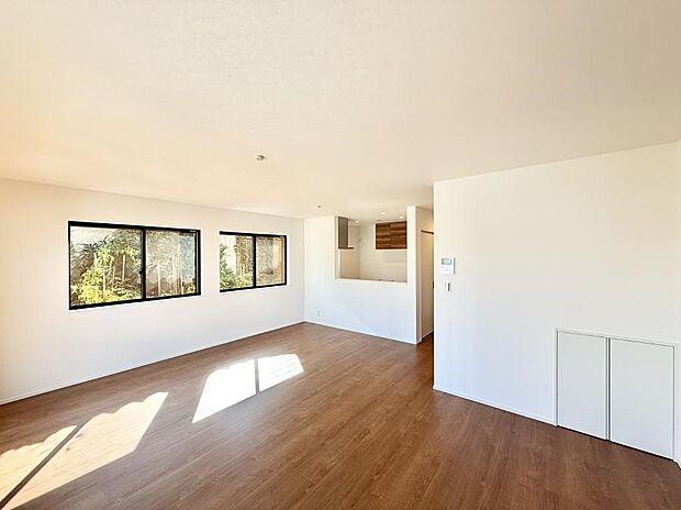 ■直接陽が室内に差し込み大変明るい室内です